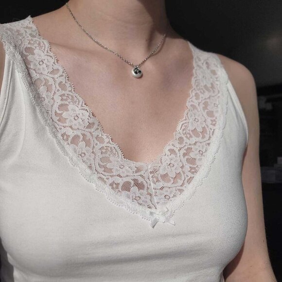 Dainty mini black cherry iridescent necklace with a small silver chain - Picture 9 of 10